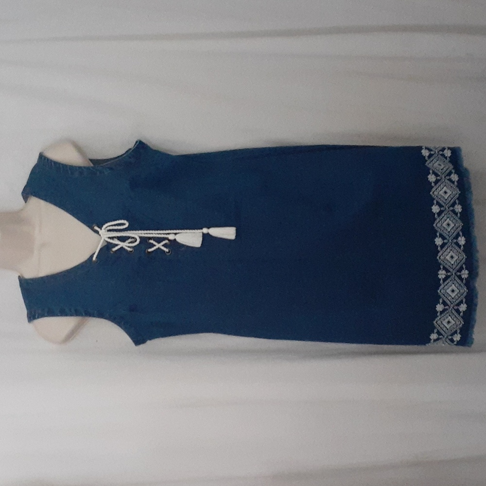New Port Women Dress Size M Chambray White Tassel Front Embroidered New